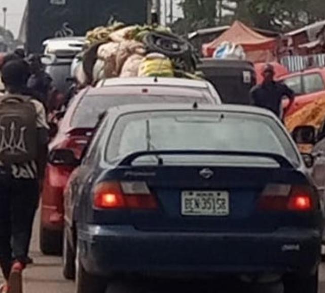  Hausse du prix du carburant et pénurie : l’autoroute Lagos-Bénin bloquée à Oluku Junction 