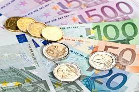  Currency: The euro drops slightly 