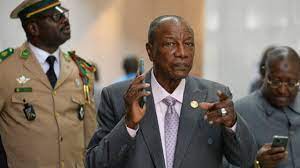  Justice : Au Guinée, la junte ordonne des poursuites contre Condé pour "trahison" 