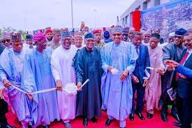  Inauguration of billionaire Aliko Dangote's mega-refinery: a way to meet the need for fuel in Nigeria 